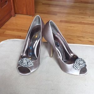 Bling Audrey Brooke Pumps!